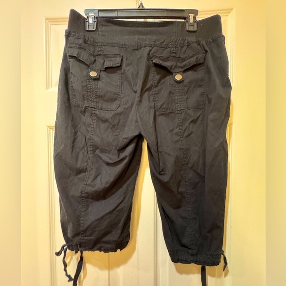 One 5 One black tie bottom capris. Size medium GUC - Picture 2 of 10